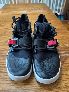Nike Air Force 270 Men's Black White Athletic Shoes with Red Accent